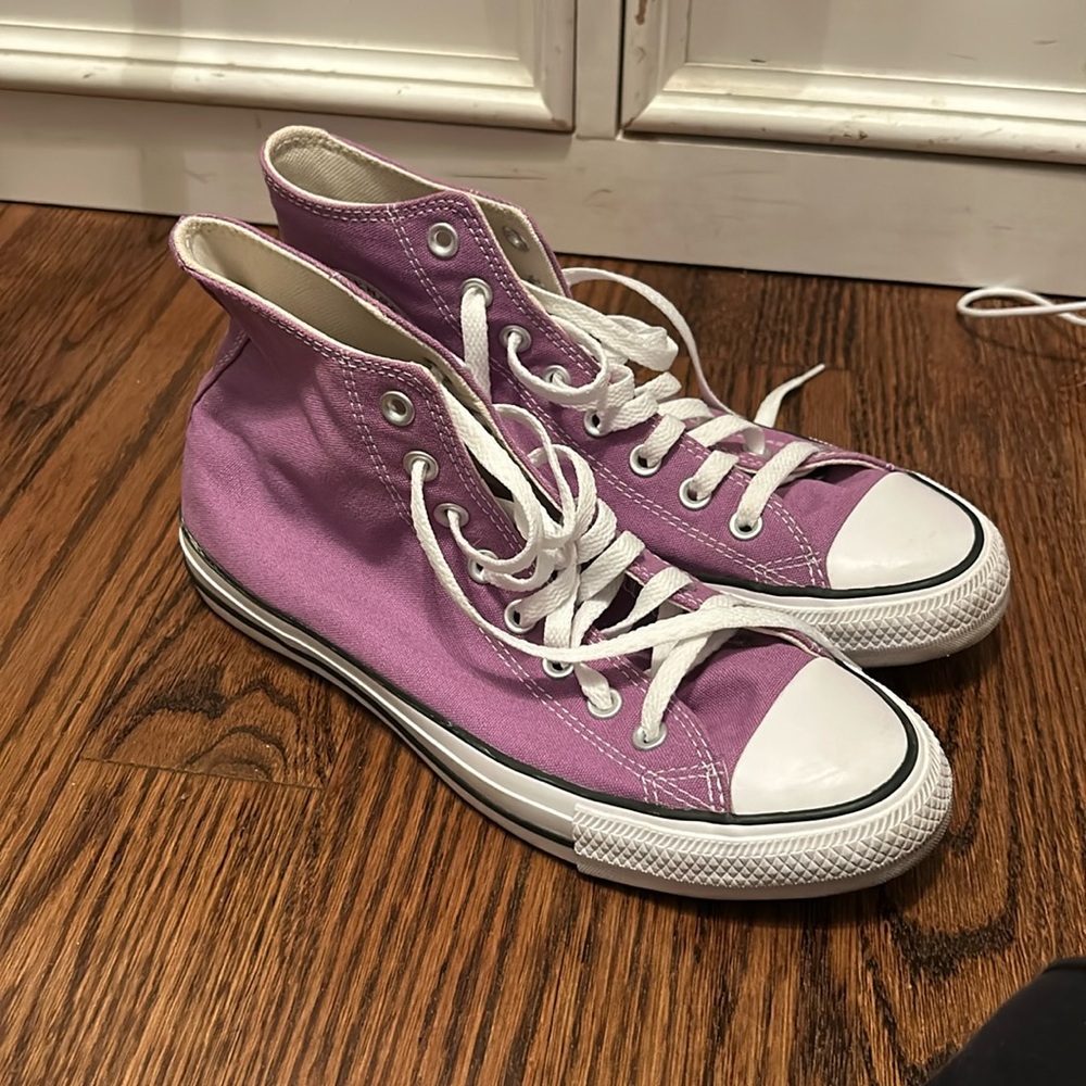 Purple high top converse 
Men’s size 8
Women's size 10